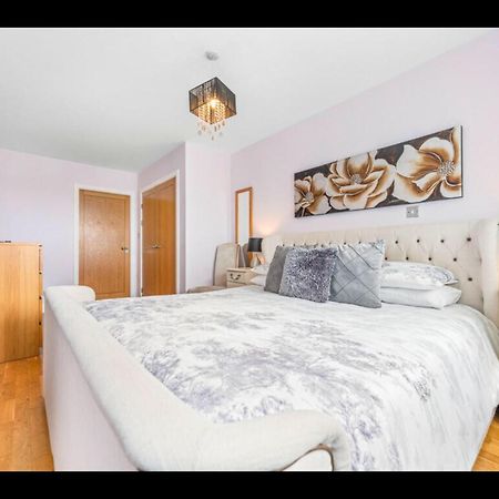 Stunning Spacious City Apartment With Free Parking Cardiff Bagian luar foto