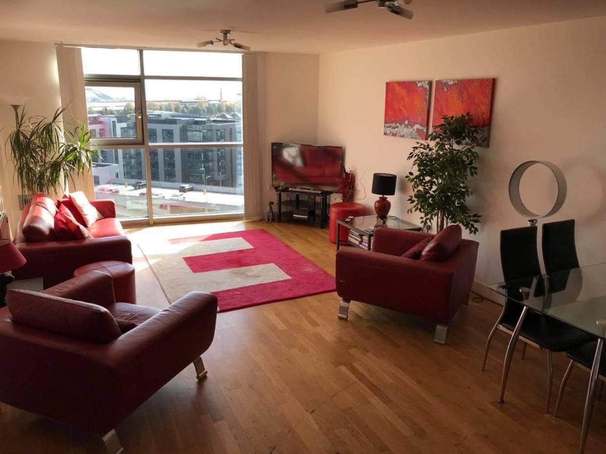 Stunning Spacious City Apartment With Free Parking Cardiff Bagian luar foto
