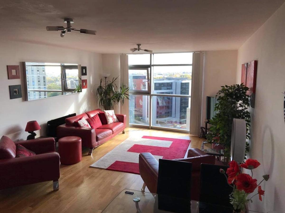 Stunning Spacious City Apartment With Free Parking Cardiff Bagian luar foto