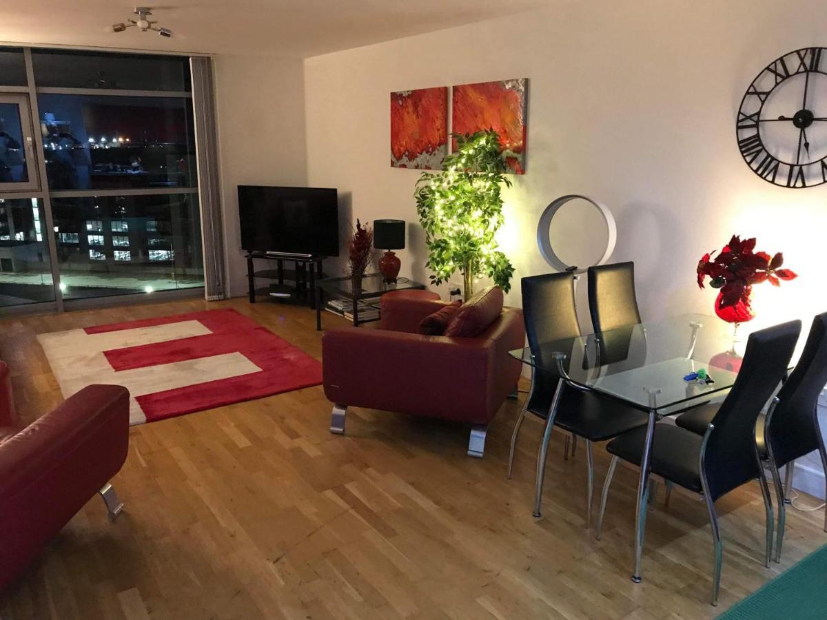 Stunning Spacious City Apartment With Free Parking Cardiff Bagian luar foto