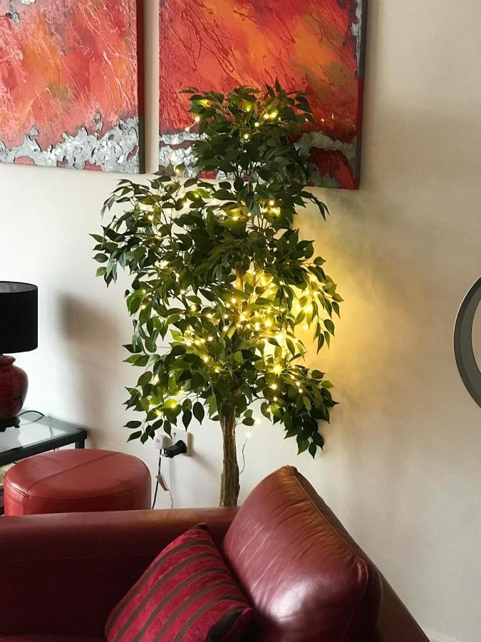 Stunning Spacious City Apartment With Free Parking Cardiff Bagian luar foto