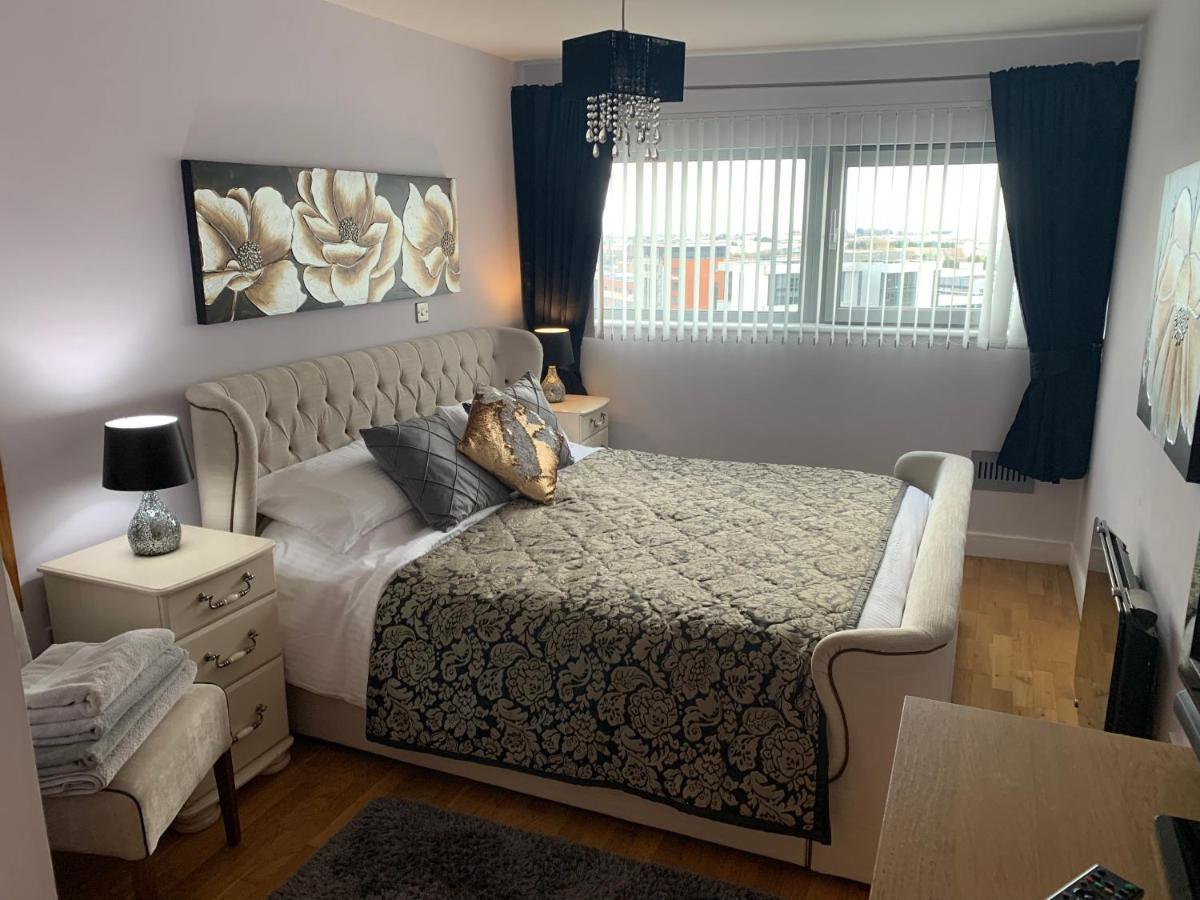 Stunning Spacious City Apartment With Free Parking Cardiff Bagian luar foto