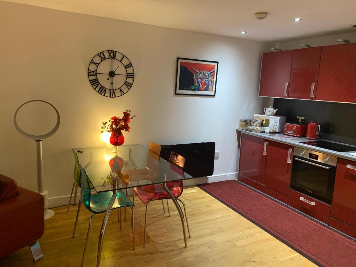 Stunning Spacious City Apartment With Free Parking Cardiff Bagian luar foto