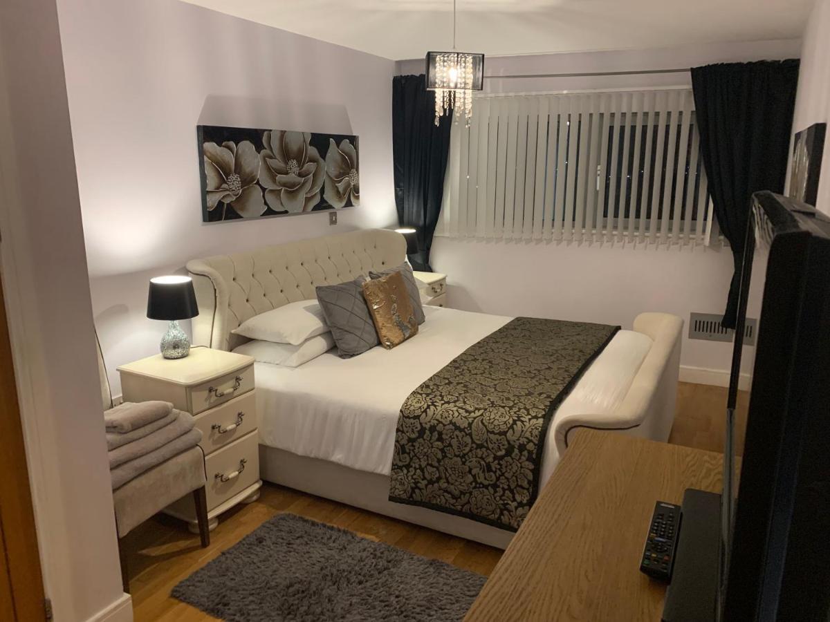 Stunning Spacious City Apartment With Free Parking Cardiff Bagian luar foto
