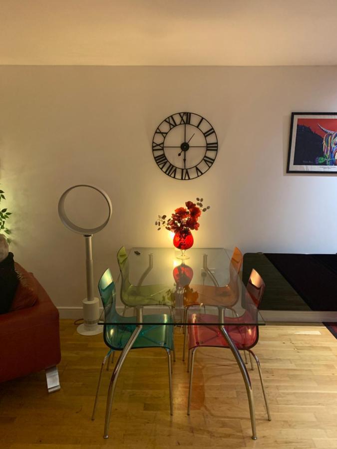 Stunning Spacious City Apartment With Free Parking Cardiff Bagian luar foto