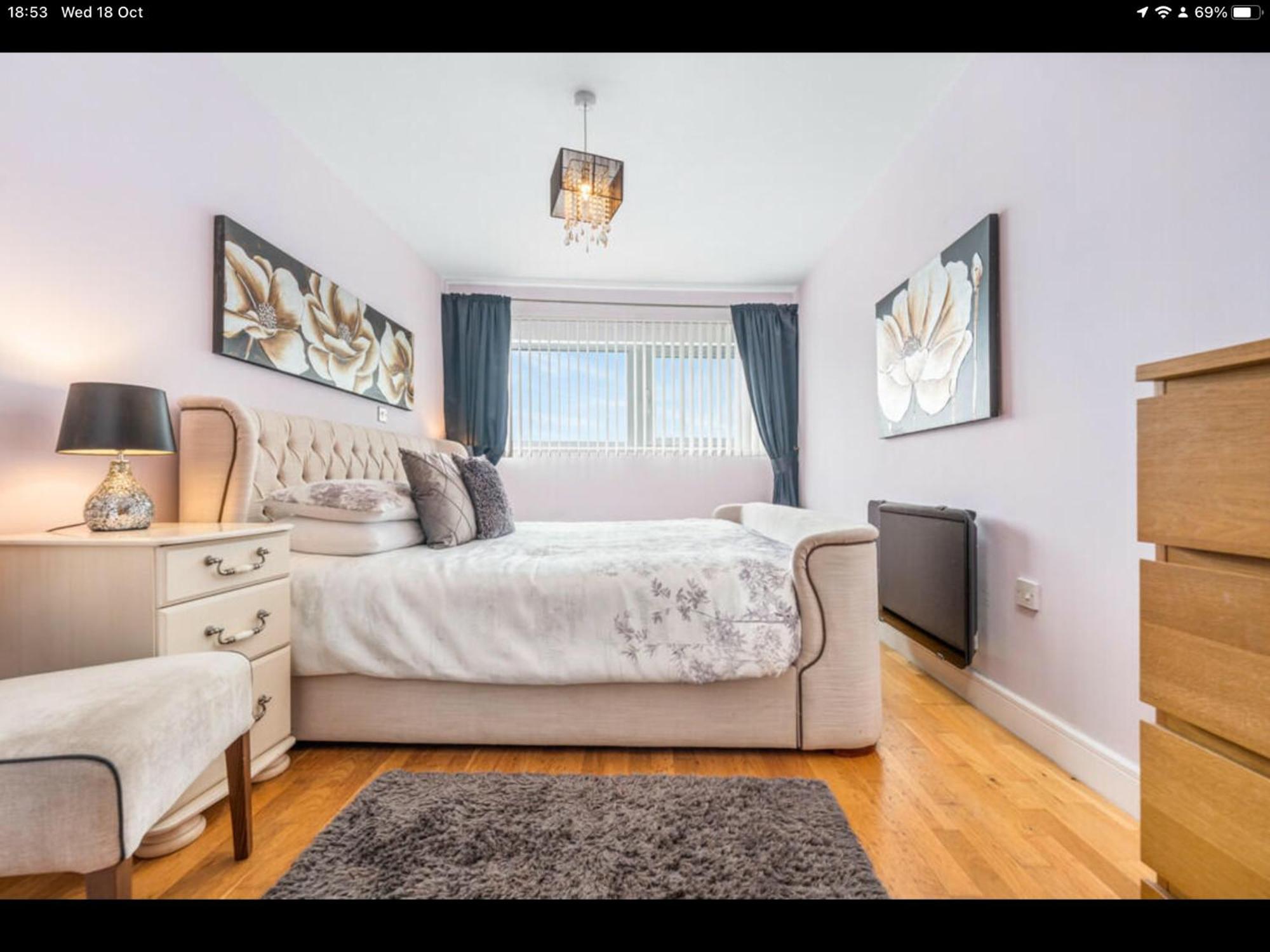 Stunning Spacious City Apartment With Free Parking Cardiff Bagian luar foto