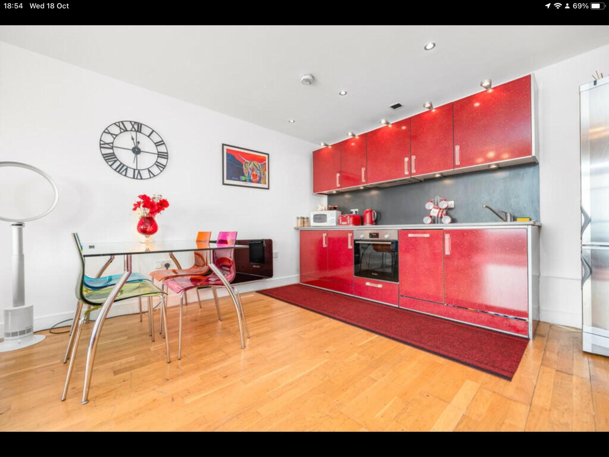 Stunning Spacious City Apartment With Free Parking Cardiff Bagian luar foto