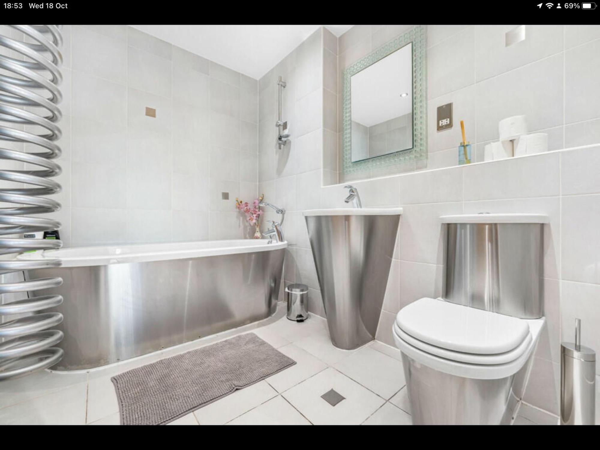 Stunning Spacious City Apartment With Free Parking Cardiff Bagian luar foto