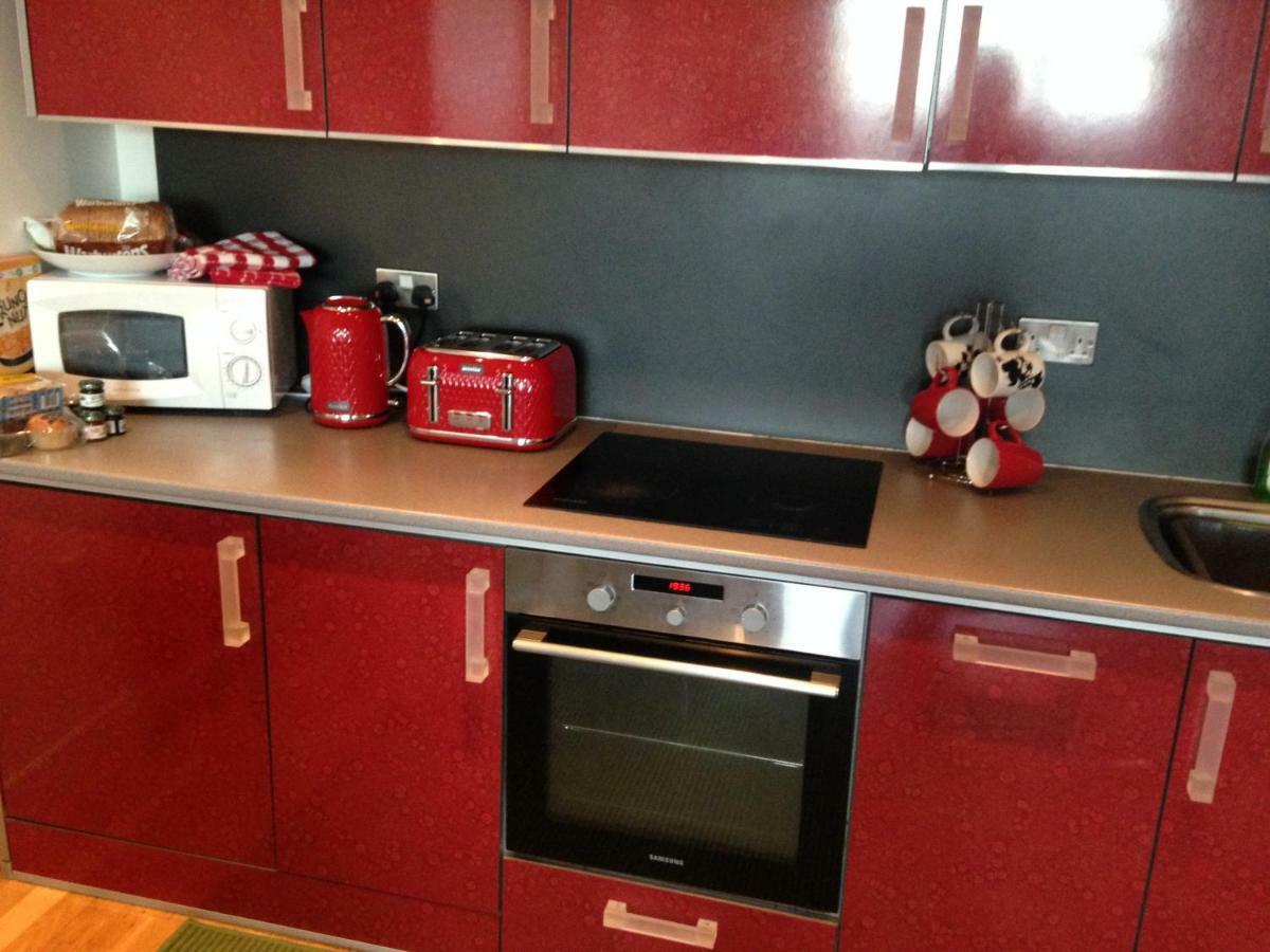 Stunning Spacious City Apartment With Free Parking Cardiff Bagian luar foto