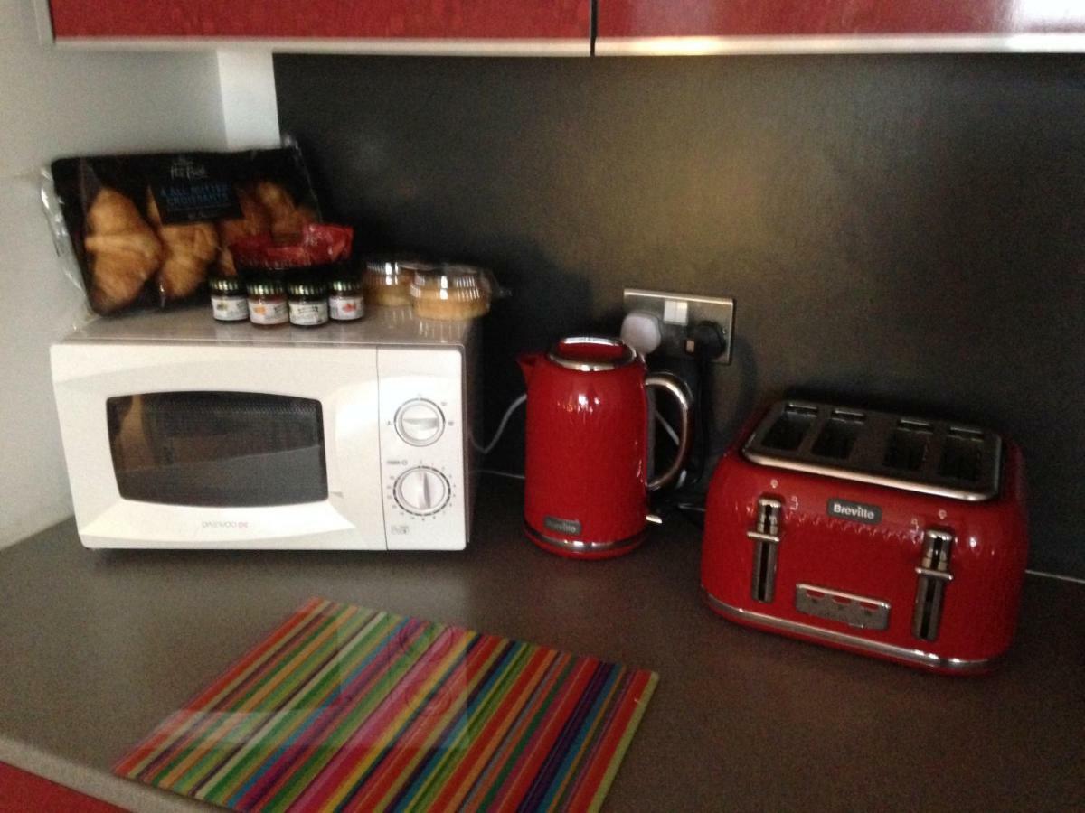 Stunning Spacious City Apartment With Free Parking Cardiff Bagian luar foto