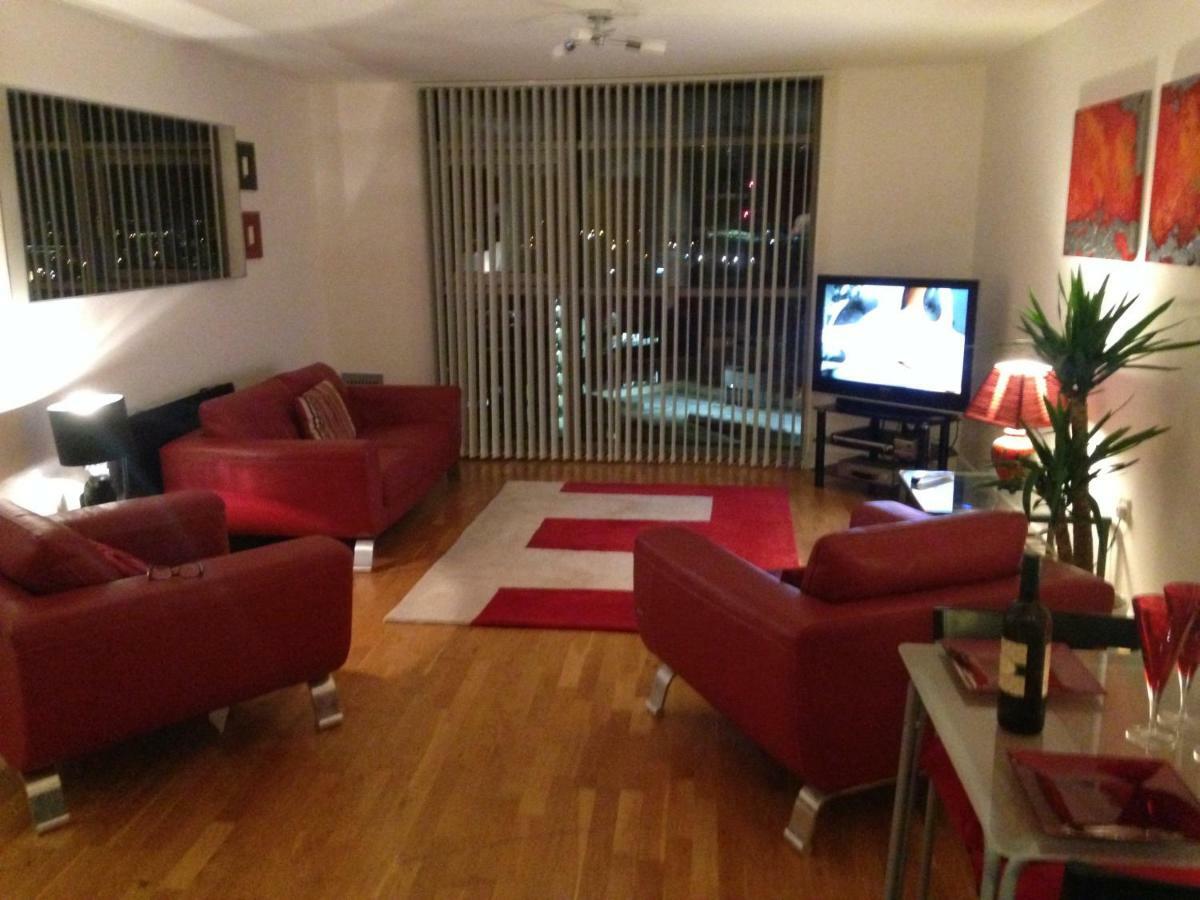 Stunning Spacious City Apartment With Free Parking Cardiff Bagian luar foto
