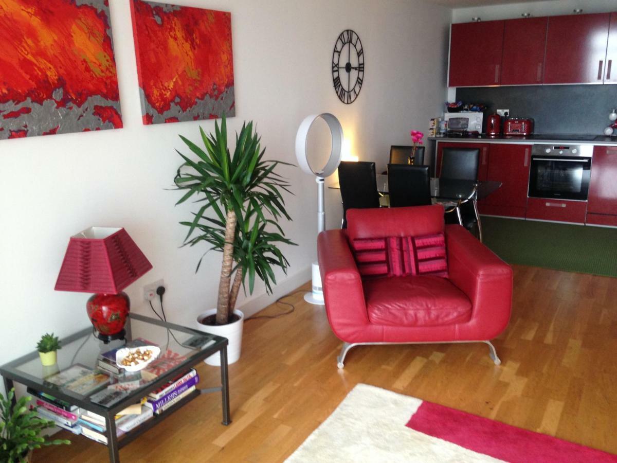 Stunning Spacious City Apartment With Free Parking Cardiff Bagian luar foto