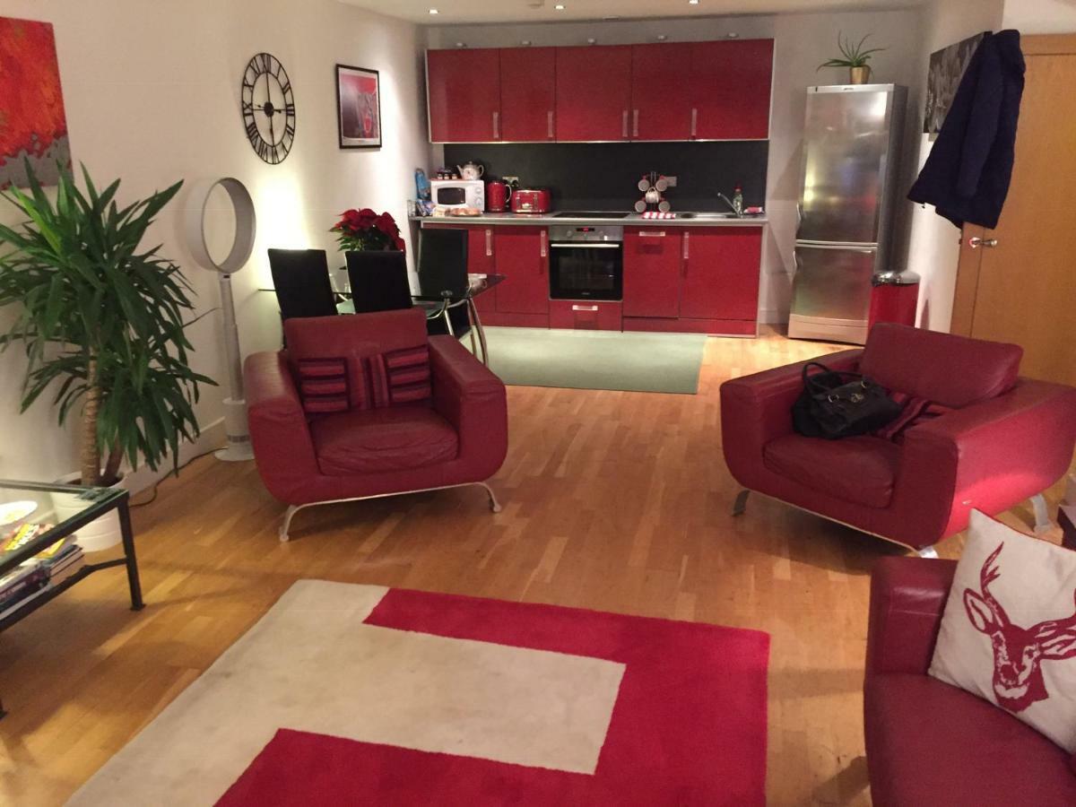Stunning Spacious City Apartment With Free Parking Cardiff Bagian luar foto