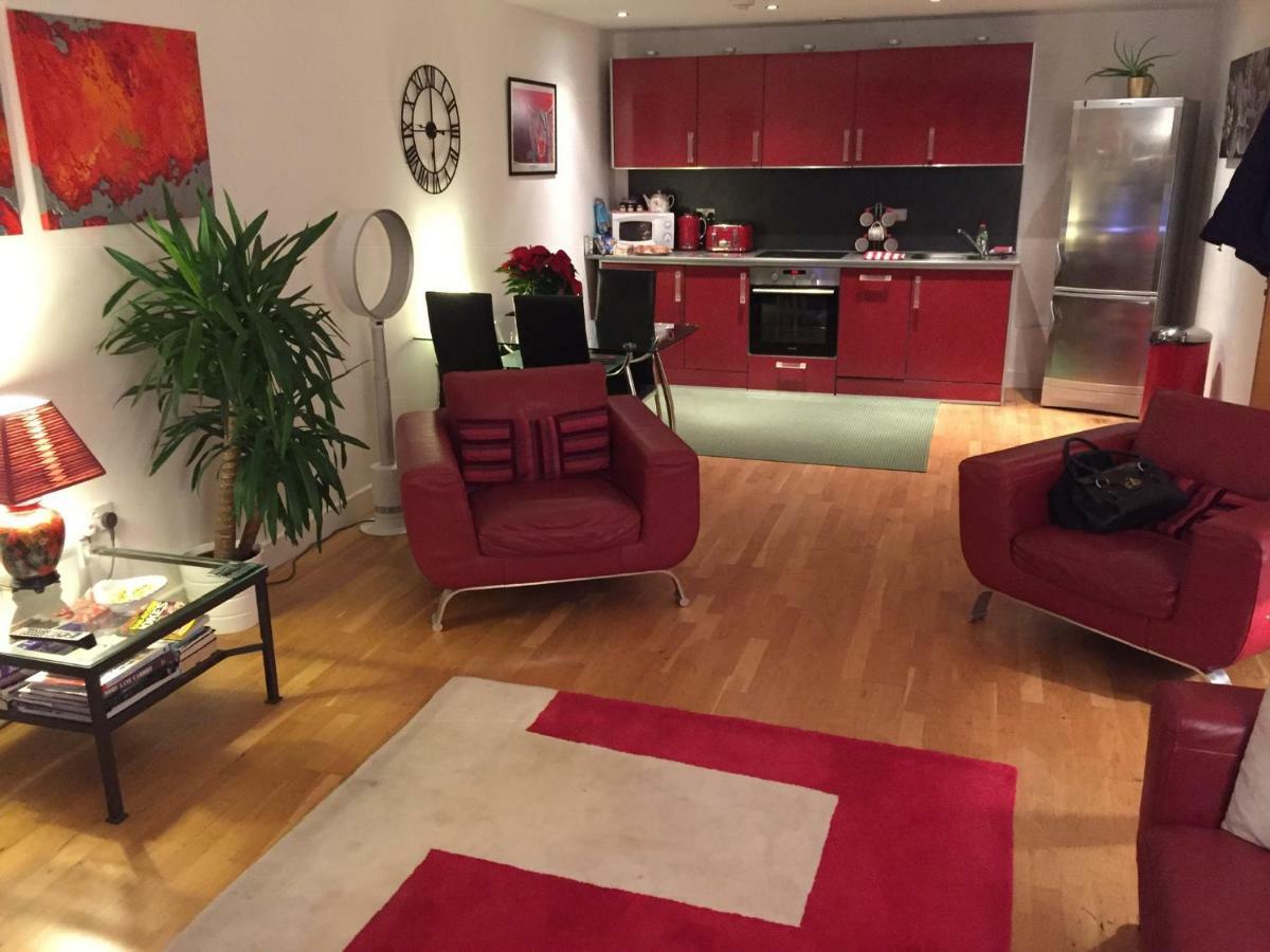 Stunning Spacious City Apartment With Free Parking Cardiff Bagian luar foto