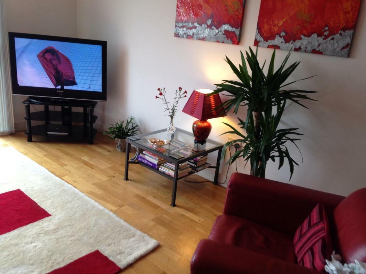 Stunning Spacious City Apartment With Free Parking Cardiff Bagian luar foto